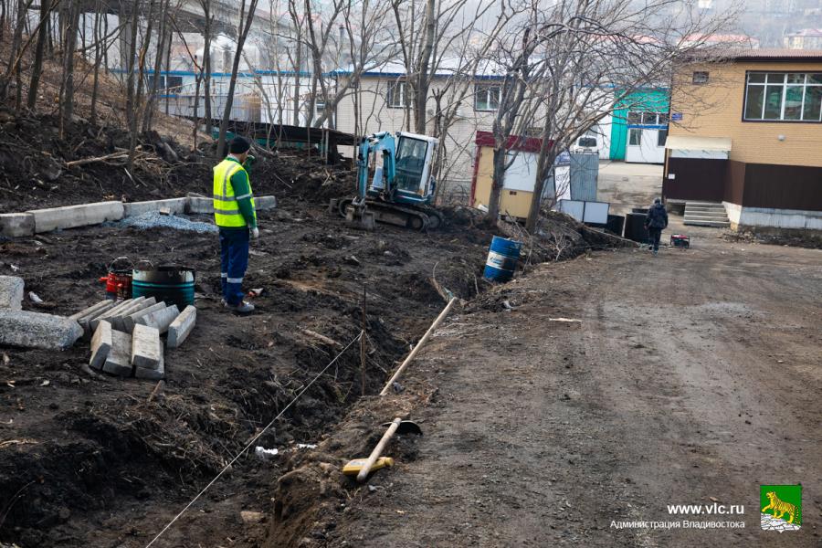 Фото: Анастасия Котлярова / vlc.ru | Во Владивостоке приступили к ремонту улицы Хуторской
