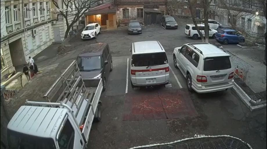 Во Владивостоке неизвестные устроили стрельбу и скрылись