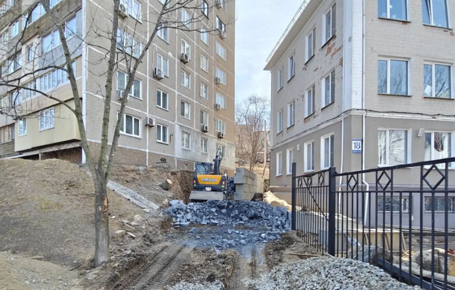 Более 500 метров подпорных стен приводят в порядок во Владивостоке