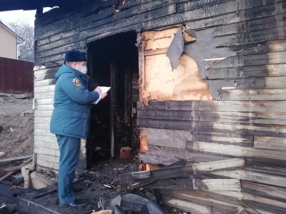 Фото: 25.mchs.gov.ru | Дознаватели устанавливают причину трагического пожара в Приморье