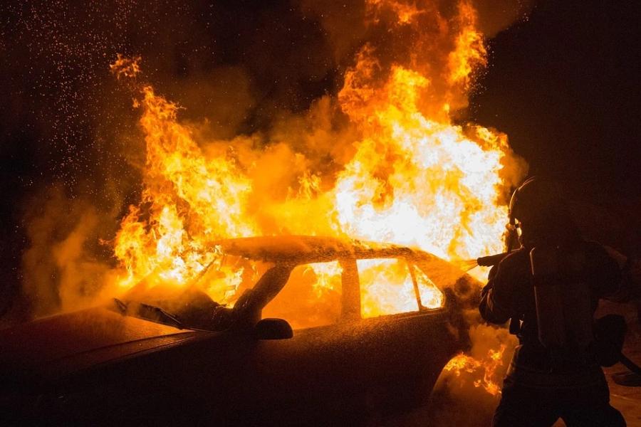 В Приморье за сутки сгорело сразу шесть машин в разных местах
