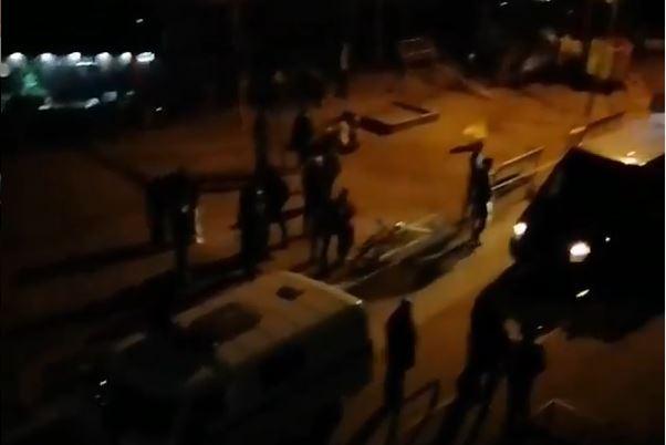 «Полиция, саперы, толпа людей»: ночное ЧП во Владивостоке попало на видео