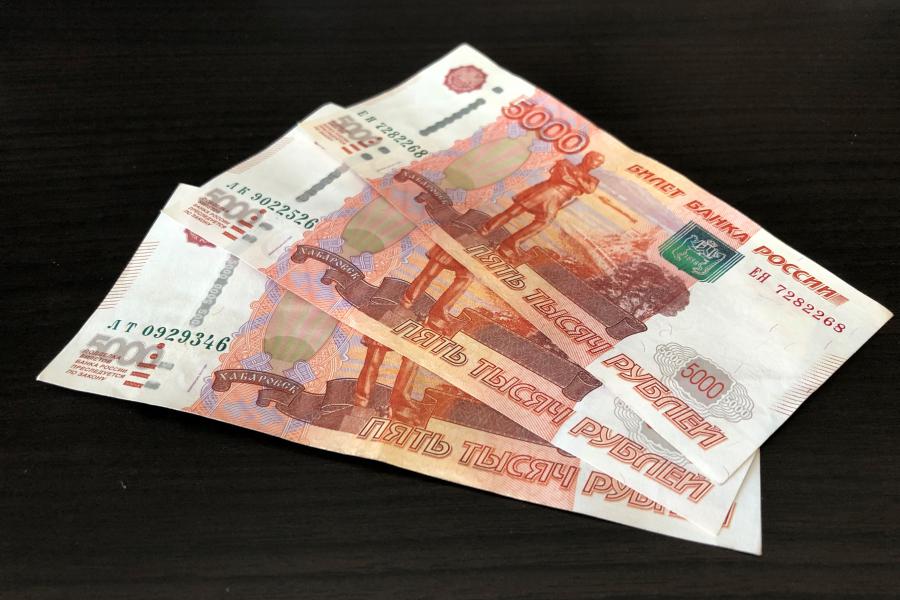 По 10 150 рублей: новую выплату начали давать через МФЦ