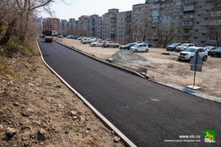 Фото: Анастасия Котлярова / vlc.ru | Во Владивостоке приступили к асфальтированию первого в этом году участка дороги