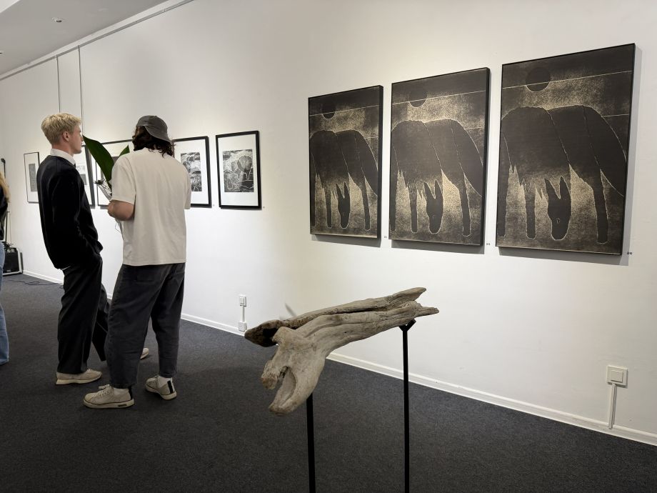 «Я позволяю чему-то происходить»: необычную выставку современного искусства представили во Владивостоке