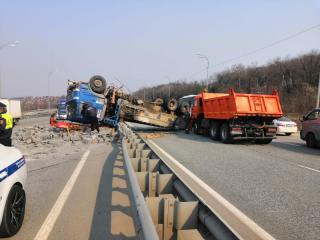 Фото: 25.мвд.рф | Появились подробности ДТП с участием грузовика в пригороде Владивостока