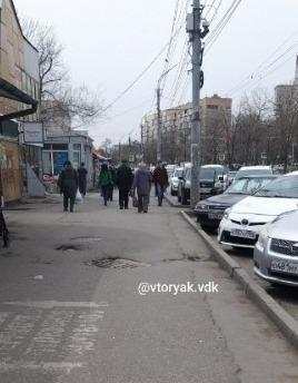 Фото: Telegram-канал vtoryakvdk | «Проверки?». Во Владивостоке на популярной улице закрыли киоски