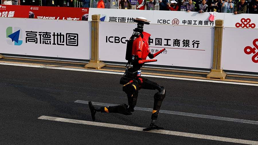Полумарафон роботов в Пекине: Молния финишировал первым за 48 минут 19 секунд