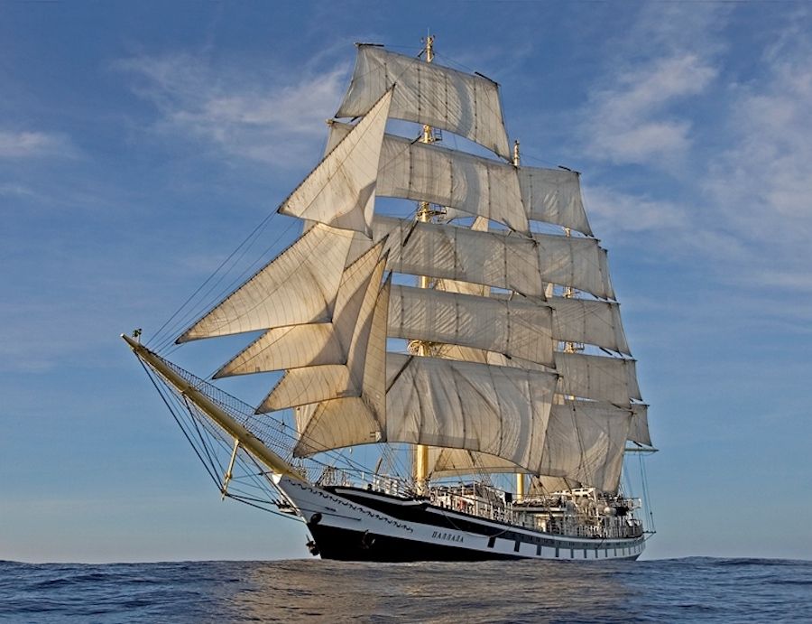 Учебный парусник «Паллада» экстренно возвращается во Владивосток из-за смерти члена экипажа