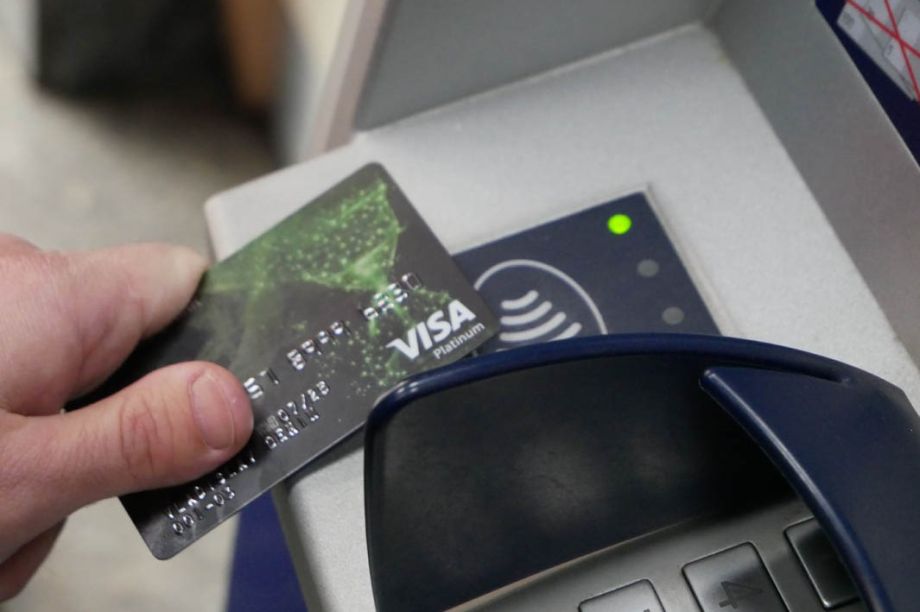 Почему лучше не снимать всю пенсию наличными с карты, на которую она приходит