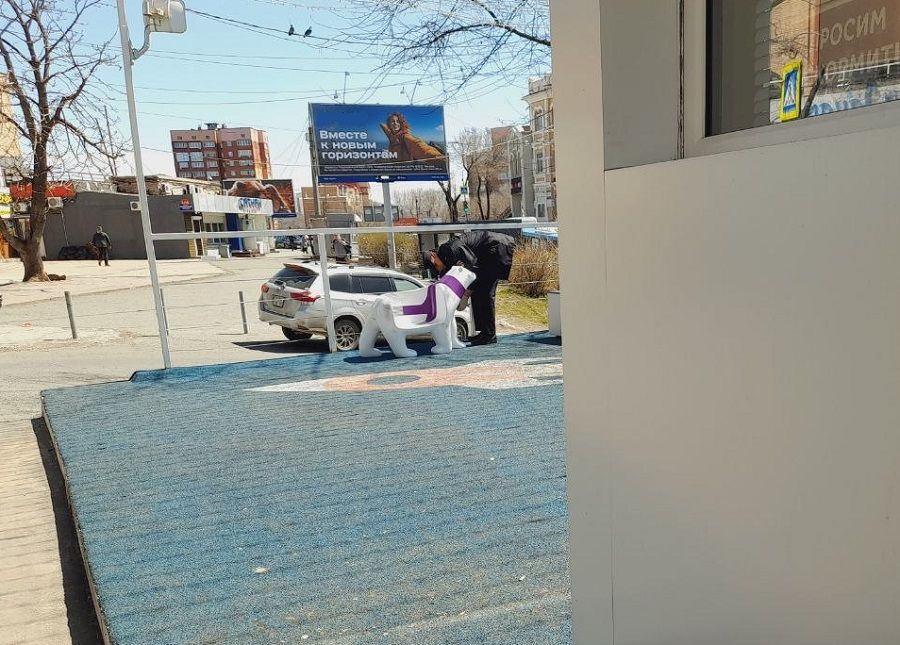 Криминалисты работают на месте кражи года во Владивостоке