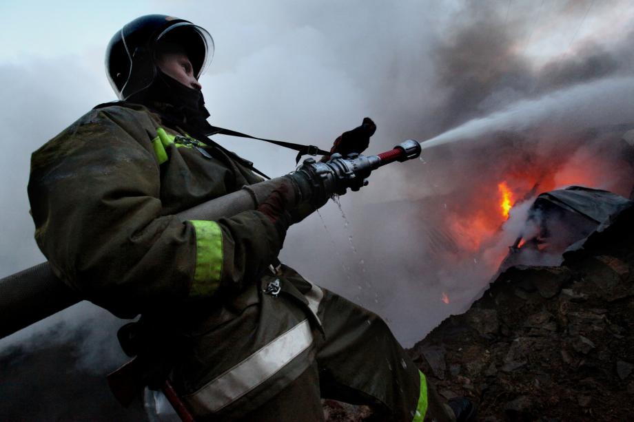 Фото: 25.mchs.gov.ru | Пожарные ликвидировали возгорание частного дома во Владивостоке