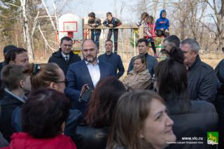 Фото: Анастасия Котлярова/vlc.ru | Глава Владивостока встретился с жителями двух дворов