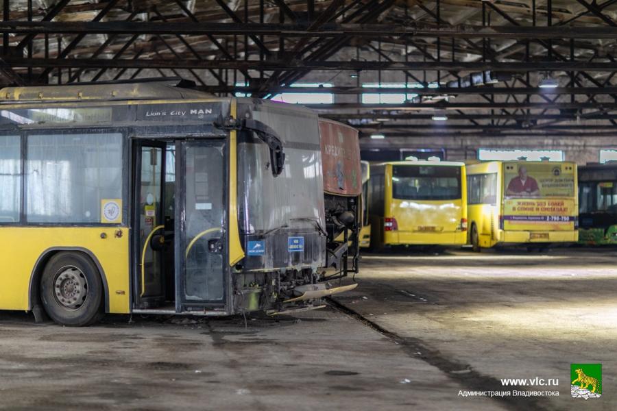 Во Владивостоке выставлены на продажу автобусы