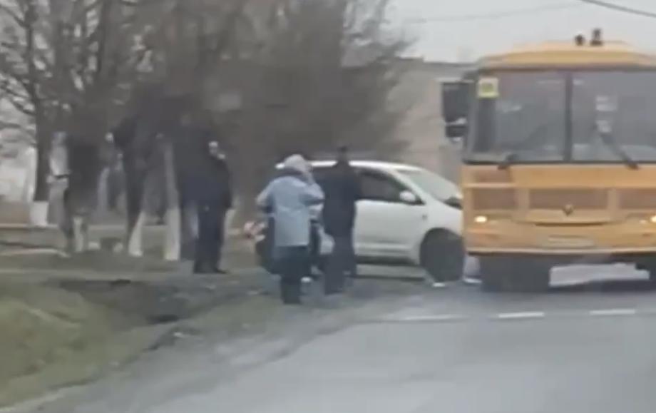 Фото: кадр видео | Обстоятельства ДТП с участием школьного автобуса установят в Приморье