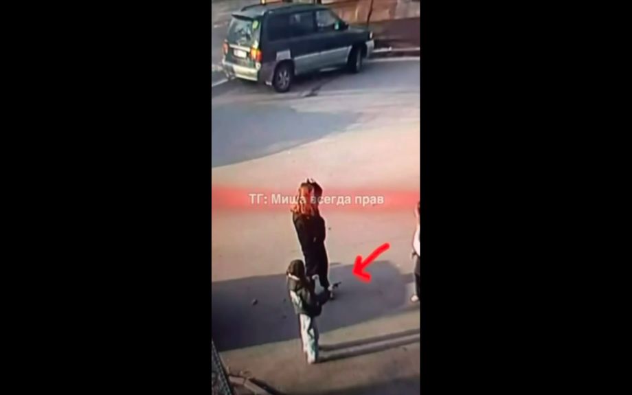 Девочки напали на мальчика с ножом и пистолетами во Владивостоке