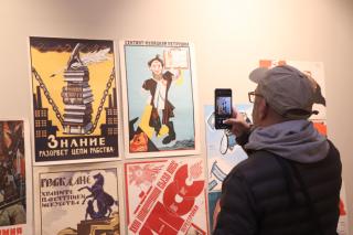 Фото: Екатерина Дымова / PRIMPRESS | «Рассеялось, как дым…»: в «Артэтаже» представили плакатное искусство СССР