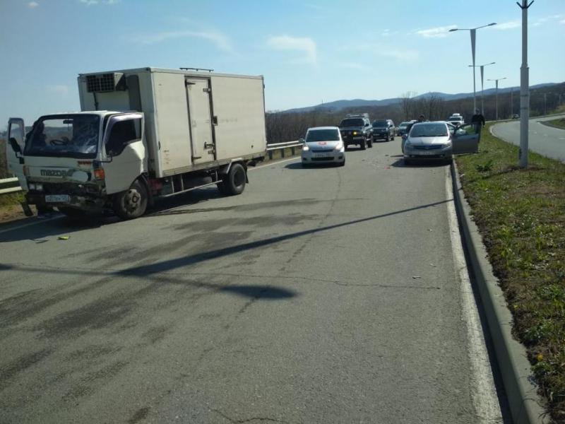 Фото: МВД России по Приморскому краю | Две Mazda и одна Honda  устроили «замес» на дороге Владивостока
