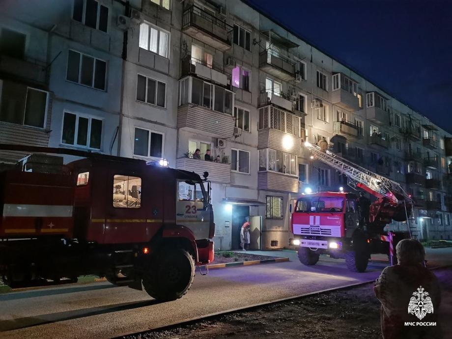 В Приморье пожарные спасли 15 человек из горящего дома