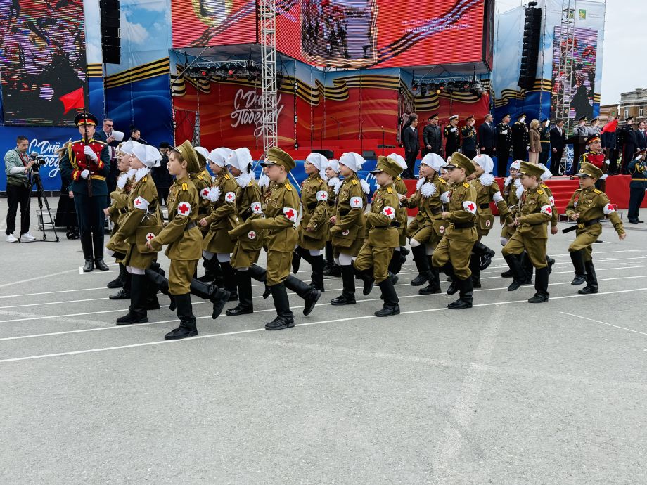 330 юных героев: во Владивостоке прошел парад «Правнуки Победы»