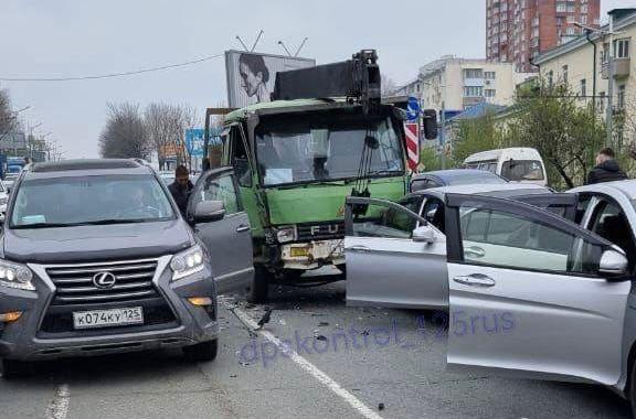 Фото: dpskontrol_125rus | Момент жесткого ДТП во Владивостоке попал на камеру видеорегистратора
