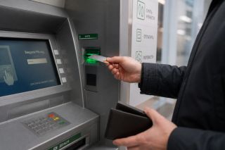 В России изменятся правила зачисления зарплат и выплат на банковскую карту