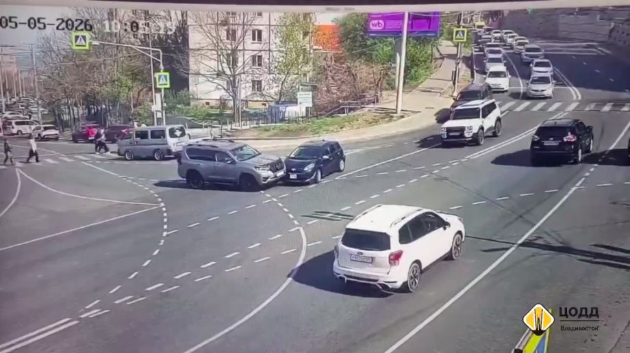 ДТП парализовало движение во всём районе Владивостоке