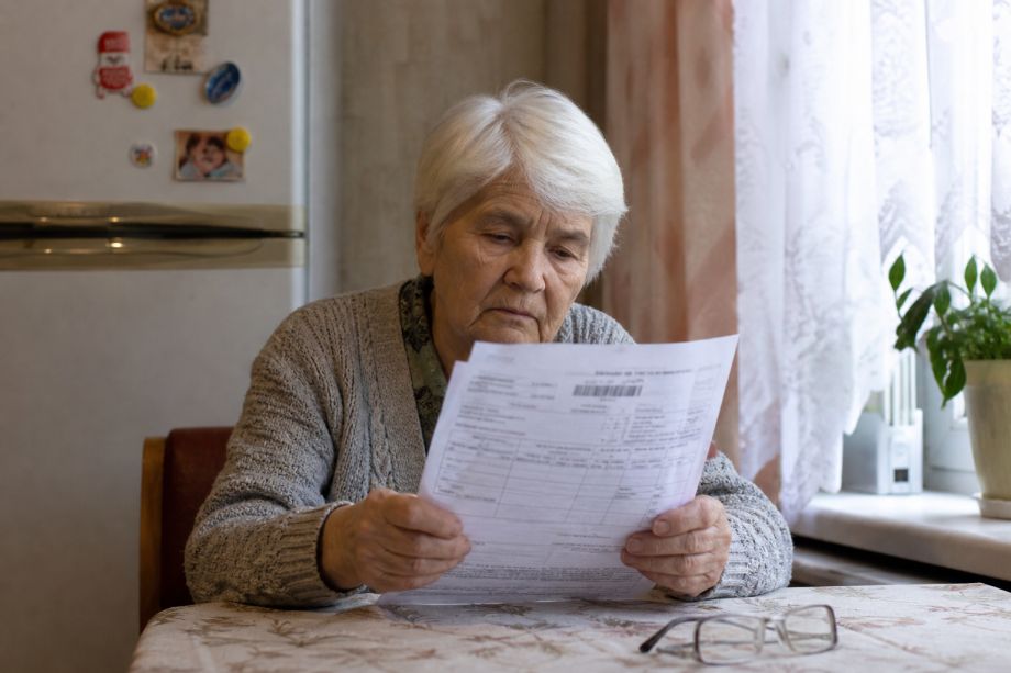 Почему пенсионерам, которые живут в квартире одни, могут поменять условия по жилью