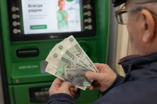 Всех, кто получает пенсию на банковскую карту, ждет новое правило с 8 мая