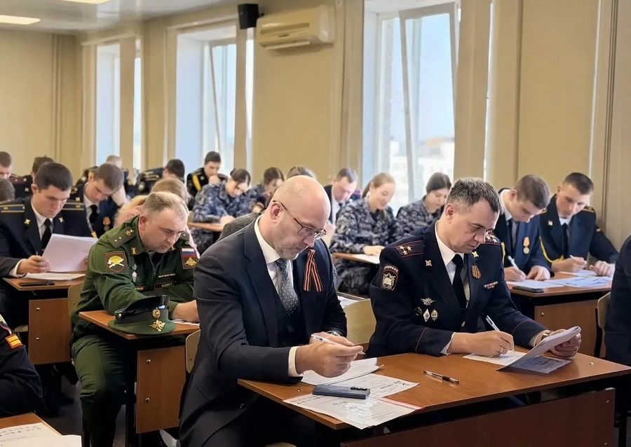 Депутаты Думы города Владивостока написали «Диктант Победы»