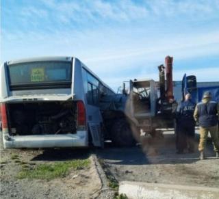 Фото: соцсети | В Приморье грузовик протаранил два пассажирских автобуса