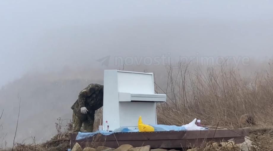 Очередное пианино украсило Русский остров