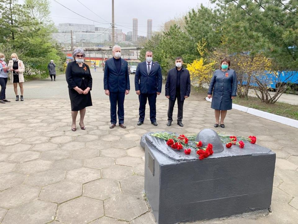 Депутаты думы Владивостока поздравили с Днем Победы ветеранов, тружеников тыла, детей войны
