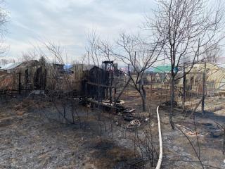 Фото: пресс-службу ГУ МЧС России по Хабаровскому краю | В Хабаровском крае пламя уничтожило несколько домов