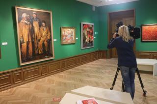 Фото: Екатерина Дымова / PRIMPRESS | Во Владивостоке открылась выставка, посвященная юбилею Дальневосточного государственного института искусств