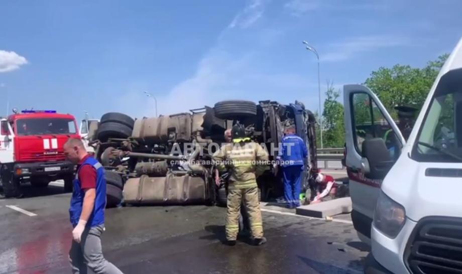 Фото: Автогарант | Появились новые фото серьезной аварии на Де-Фризе