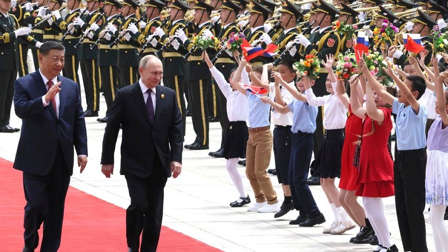 Пу Цзин (普京) летит в Чжунго (中國)