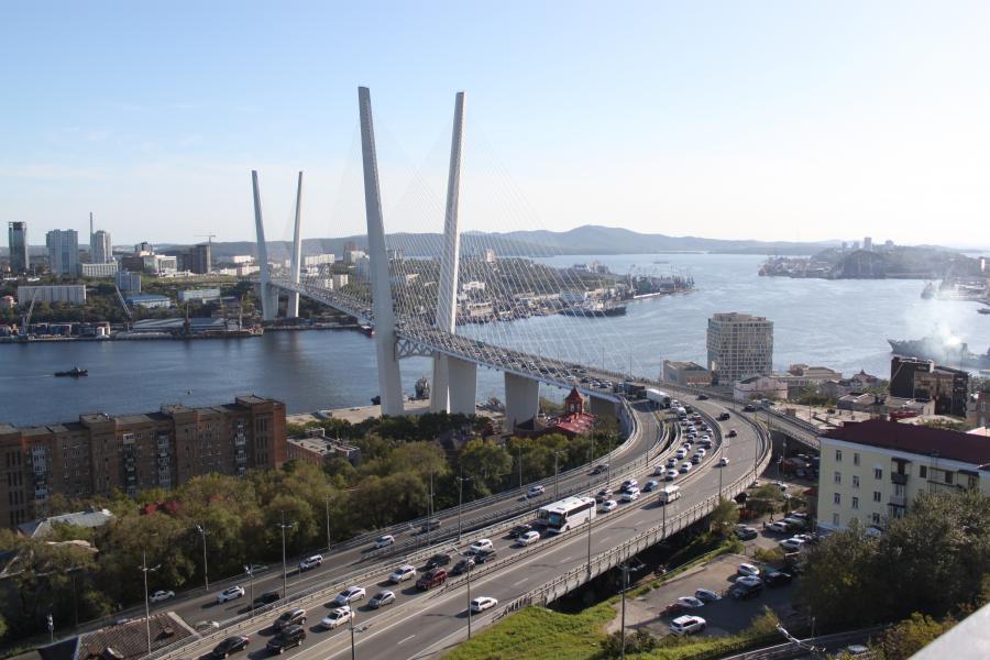 Владивостокцам напомнили об ограничении движения по мосту на остров Русский