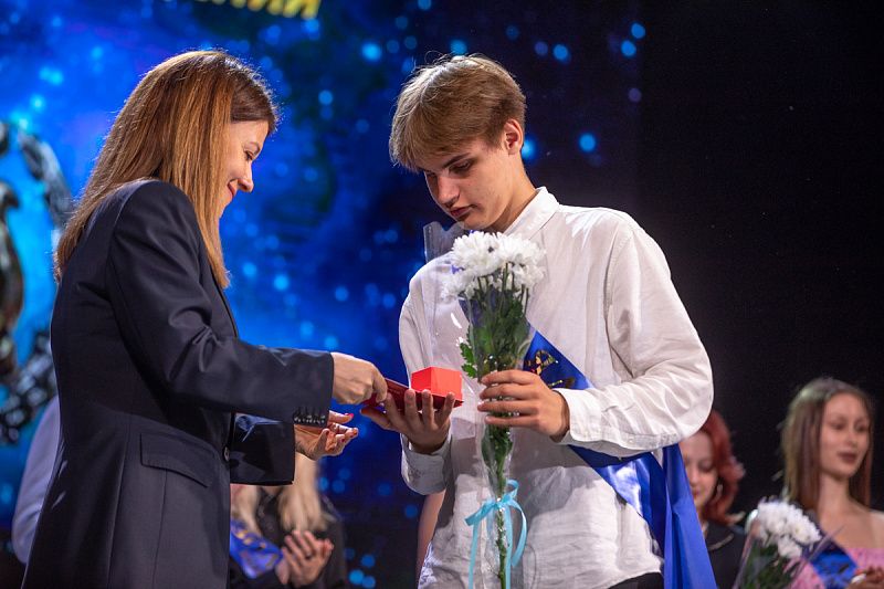 Родители выпускников из Владивостока раскрыли суммы затрат на праздник