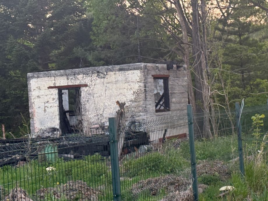 Пенсионер погиб при ночном пожаре в частном доме во Владивостоке