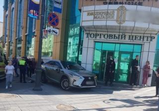 Фото: 25.мвд.рф | Во Владивостоке собственницу Lexus привлекли к ответственности за наезд на пешеходов