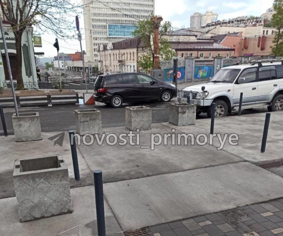 Здесь тупик: владивостокским автомобилистам назвали участок, который перегородили блоками