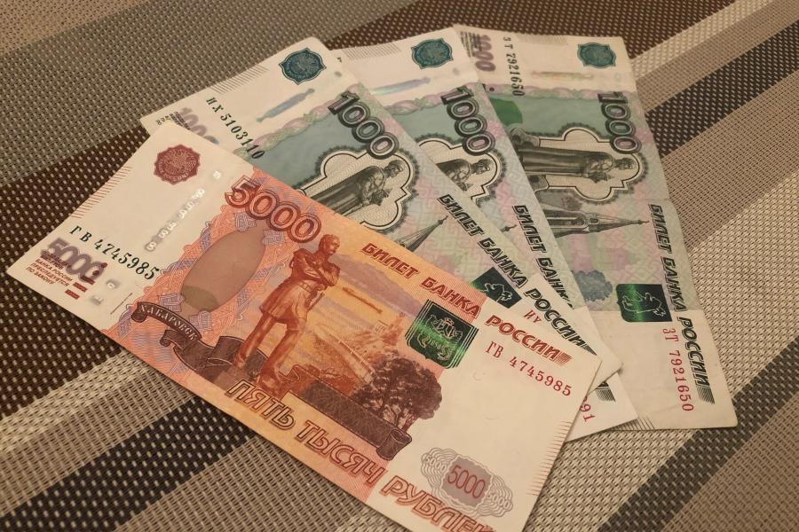 Россиянам через неделю дадут по 8 000 рублей от ПФР. Названа дата прихода денег на карту