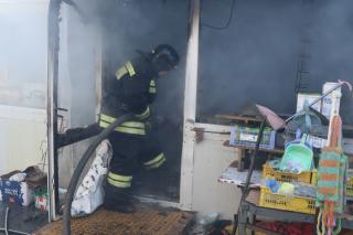 Фото: МЧС России | Во Владивостоке сгорел ларек общественного питания