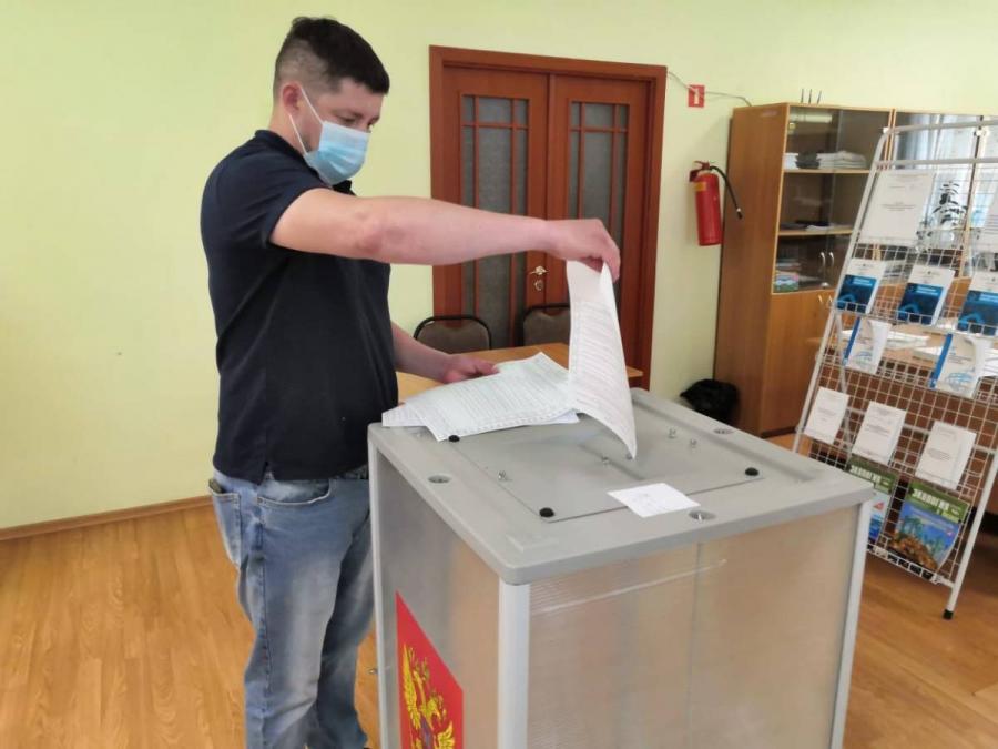 За кандидатов «Единой России» проголосовали в очном формате и дистанционно более 60 тысяч человек