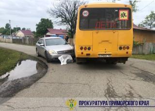 В Приморье школьный автобус с детьми попал в ДТП
