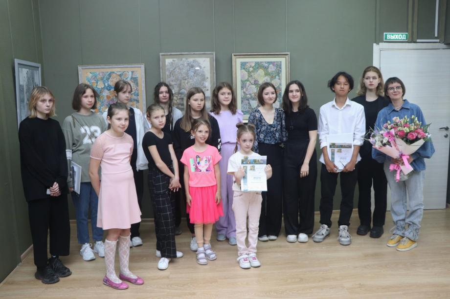 Фото: Екатерина Дымова / PRIMPRESS | Выставка работ учеников Светланы Филюриной открылась в Приморской государственной картинной галерее