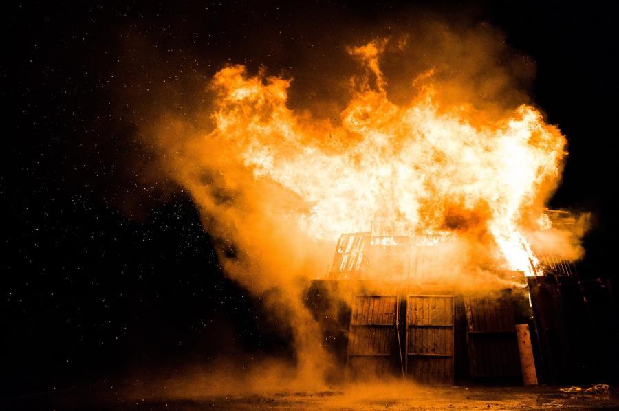 Жуткий пожар унес жизнь дачника в Приморье