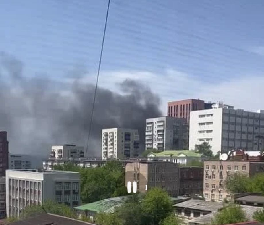 Сразу два жилых комплекса одновременно горели во Владивостока