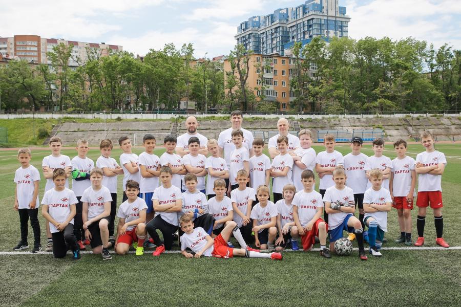Во Владивостоке прошел товарищеский матч между юными боксерами и футболистами